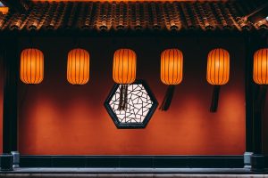 舌尖上的中国纪录片画面，中国各地传统美食制作场景，展现食材与人文的深度融合